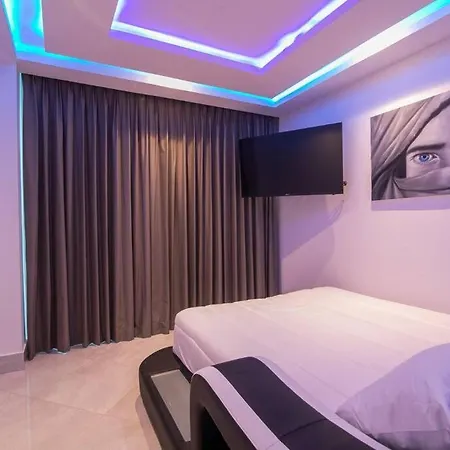 Guest Friendly 3 Bedroom Beachfront *