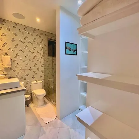 Guest Friendly 3 Bedroom Beachfront