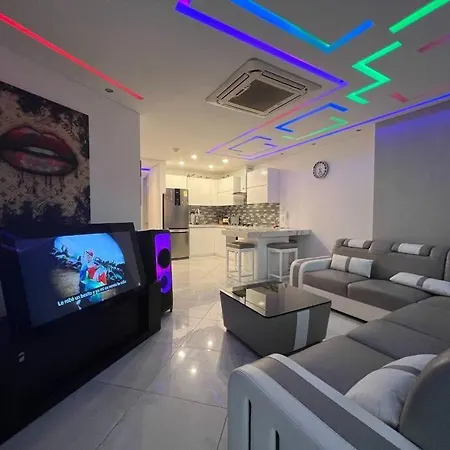 Guest Friendly 3 Bedroom Beachfront Apartamento